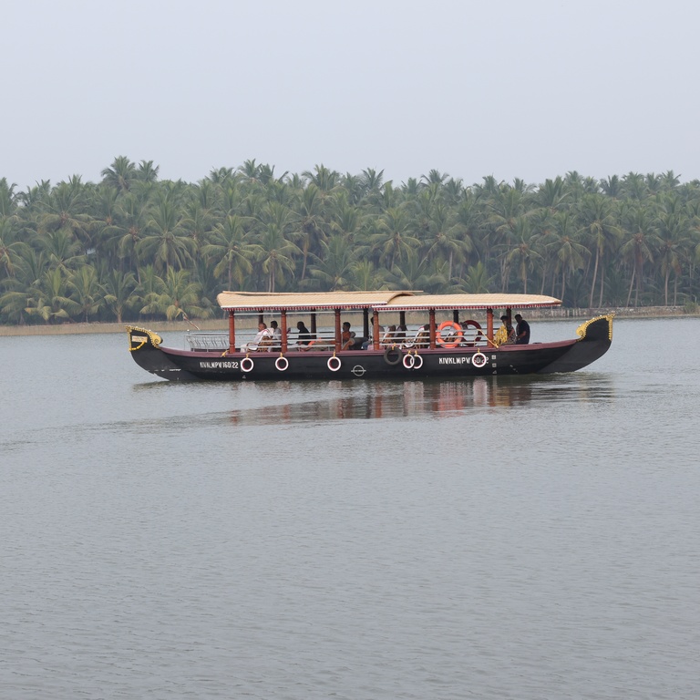 Shikara Boat ride - Kozhikode Leisure Tourism